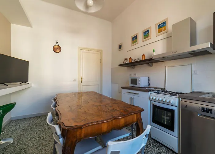 Guesthost - San Lorenzo Bright X8